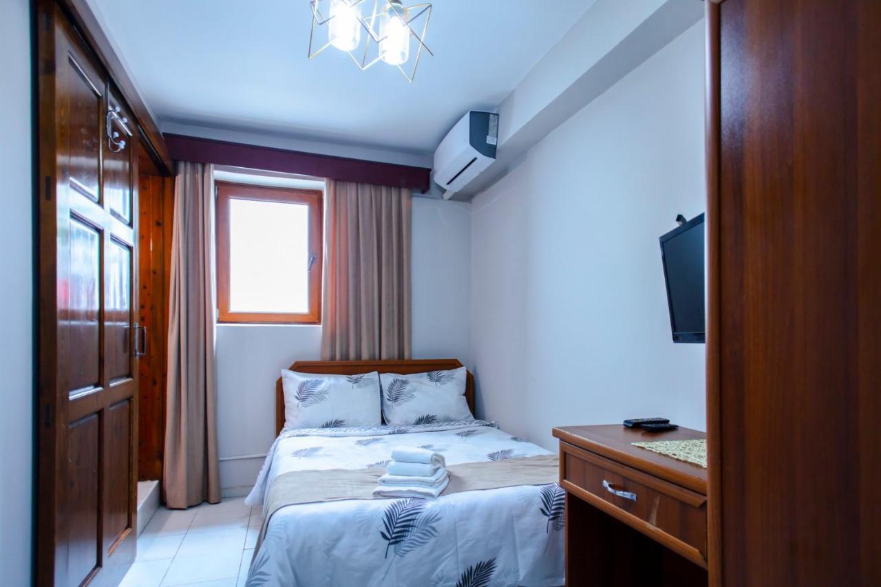 Homelike Guest House Кирения Экстерьер фото